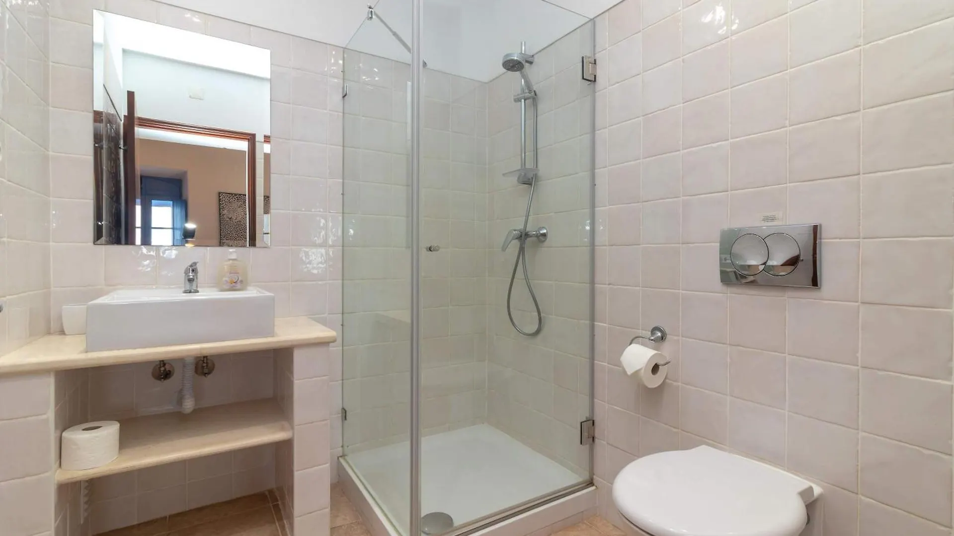 Villa Oasis Hidden Gem Heart Of Village Pool Courtyard Carvoeiro  Carvoeiro (Lagoa)